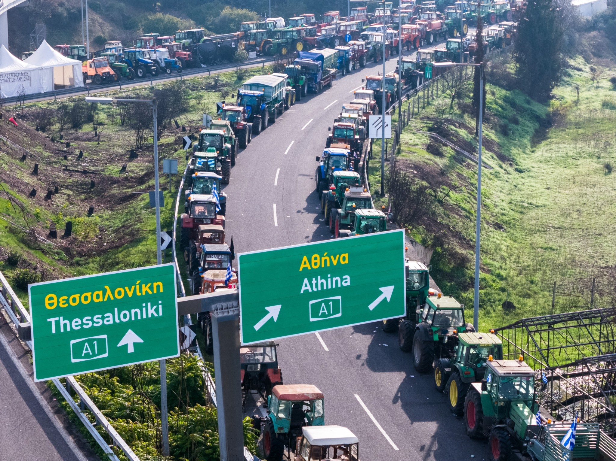 Αγροτικά Μπλόκα 2025: Πώς να γυρίσεις στο πατρικό σου χωρίς ταλαιπωρία (Live Χάρτης & Παρακαμπτήριοι). Survival Guide για τα Μπλόκα
